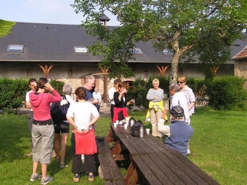 L’accueil au gîte Retrouvailles, café et bavardages en attendant l’arrivée de tous les randonneurs