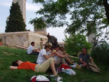 Le mercredi, randonnée -25 km- en compagnie de Fausto, Augusto, Franca... Pique nique à San Giminiano et dégustations variées...